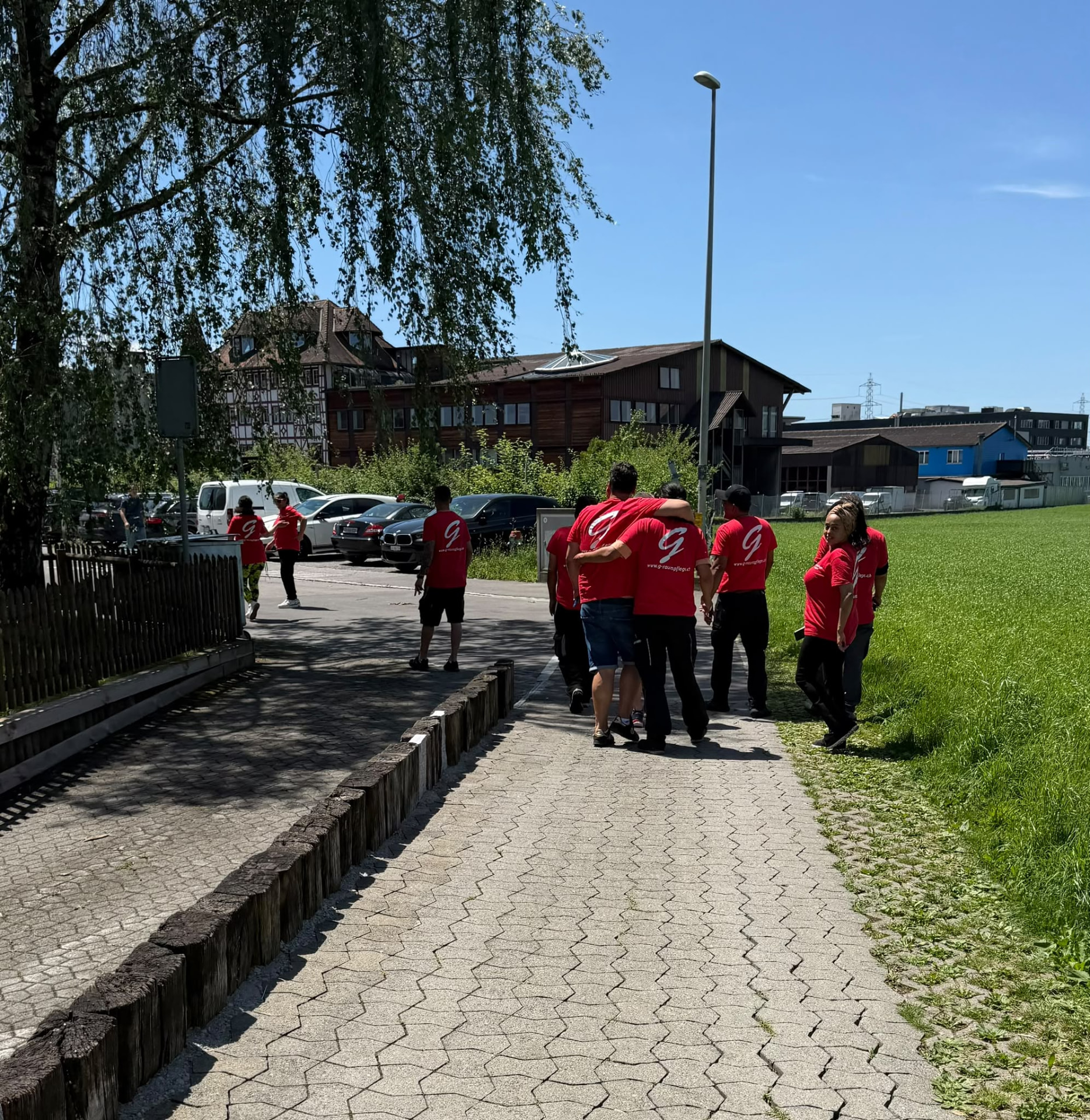 G-Raumpflege-Team gemeinsam unterwegs zum Einsatz